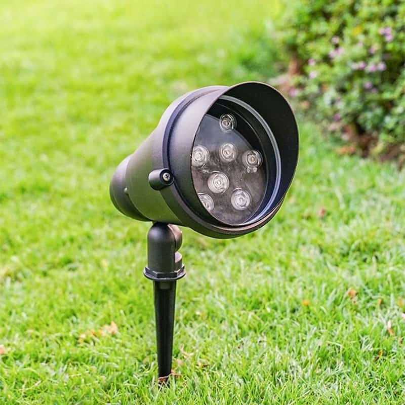 Đèn cắm cỏ chiếu sáng sân vườn