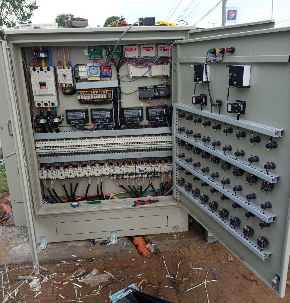 Hệ thống điều khiển bên trong